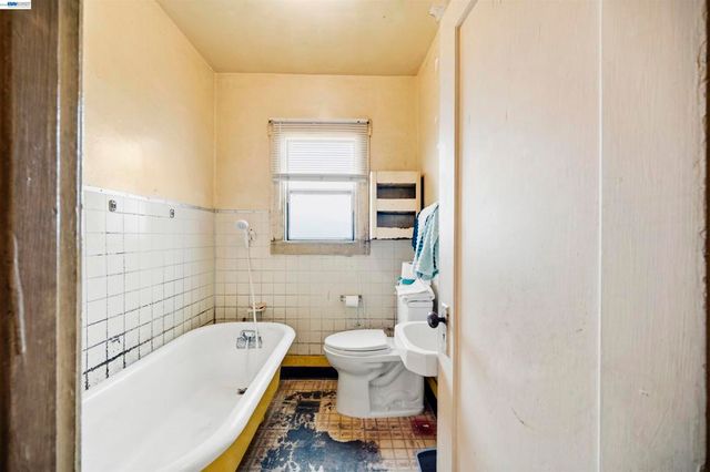 10737 Pearmain St, Oakland, CA 94603