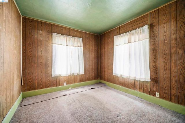 10737 Pearmain St, Oakland, CA 94603