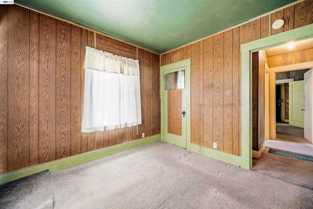 10737 Pearmain St, Oakland, CA 94603