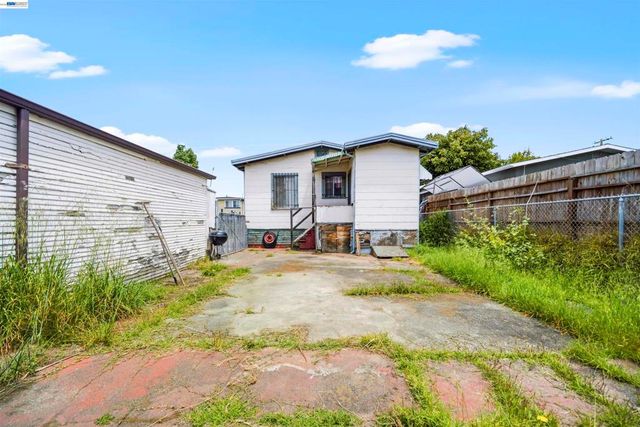 10737 Pearmain St, Oakland, CA 94603