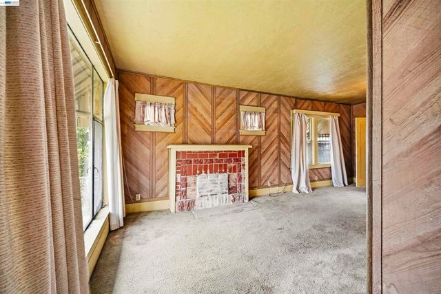 10737 Pearmain St, Oakland, CA 94603
