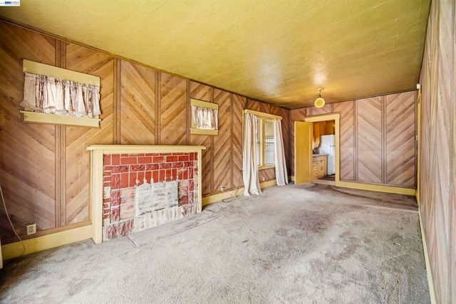 10737 Pearmain St, Oakland, CA 94603