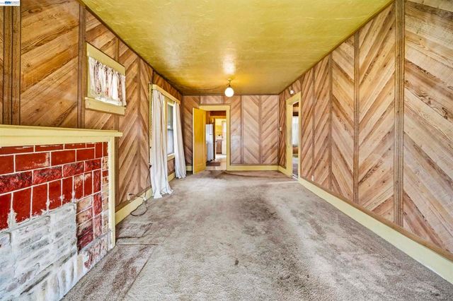 10737 Pearmain St, Oakland, CA 94603