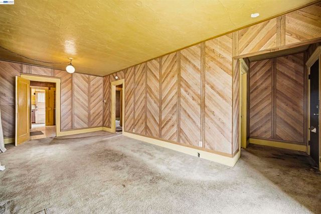 10737 Pearmain St, Oakland, CA 94603