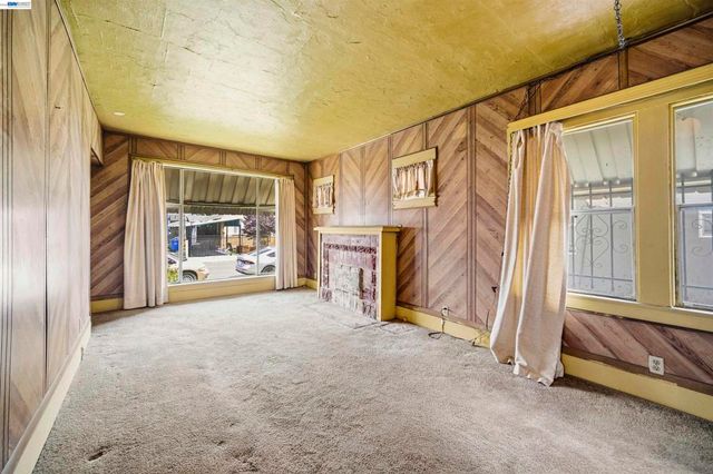 10737 Pearmain St, Oakland, CA 94603