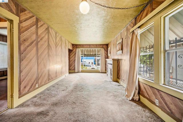 10737 Pearmain St, Oakland, CA 94603
