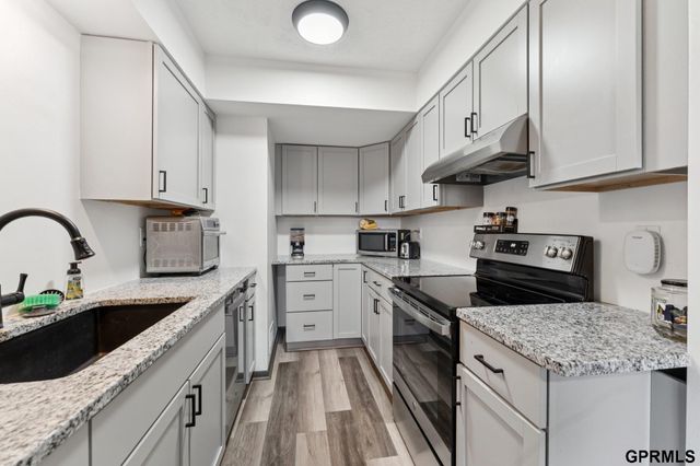 823 N 123 Court, Omaha, NE 68154