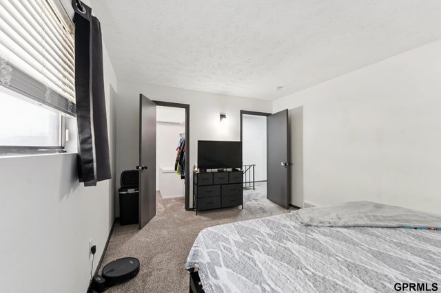 823 N 123 Court, Omaha, NE 68154