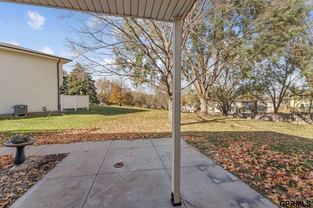 823 N 123 Court, Omaha, NE 68154