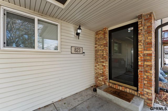 823 N 123 Court, Omaha, NE 68154