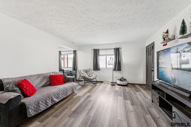 823 N 123 Court, Omaha, NE 68154