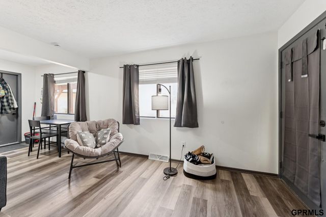 823 N 123 Court, Omaha, NE 68154