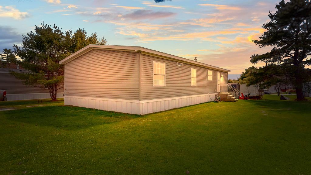 8 Sheldon Place, Lewiston, ME 04240 — photo 2