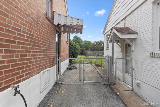 8035 Genesta Street, St Louis, MO 63123