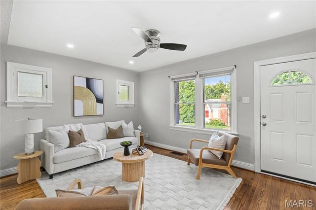 8035 Genesta Street, St Louis, MO 63123
