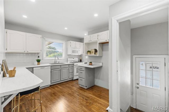 8035 Genesta Street, St Louis, MO 63123