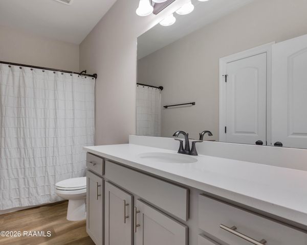 100 Saint Kenan Street, Youngsville, LA 70592