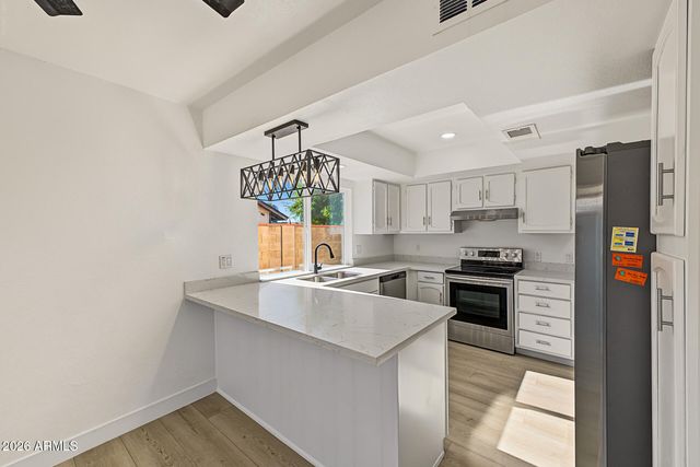 7633 W WOLF Street, Phoenix, AZ 85033