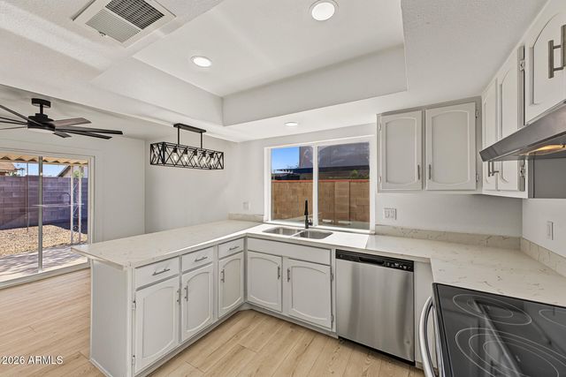 7633 W WOLF Street, Phoenix, AZ 85033