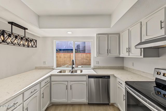 7633 W WOLF Street, Phoenix, AZ 85033