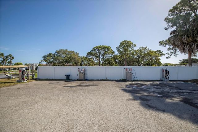 5725 80TH STREET N 106, St Petersburg, FL 33709