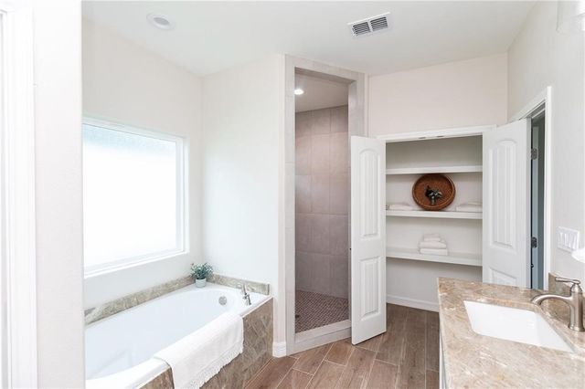 1114 Cape Velero Dr, Rockport, TX 78382