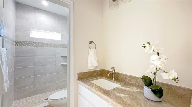 1114 Cape Velero Dr, Rockport, TX 78382