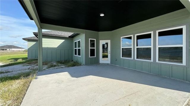 1114 Cape Velero Dr, Rockport, TX 78382