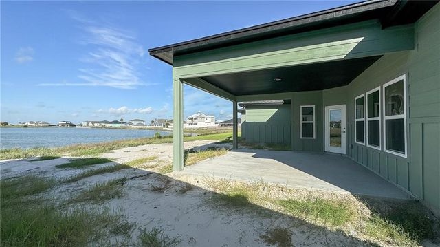 1114 Cape Velero Dr, Rockport, TX 78382