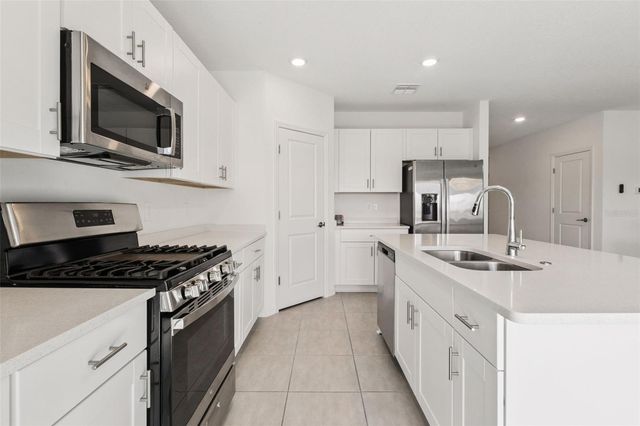 33857 SKY BLOSSOM CIRCLE, Leesburg, FL 34788