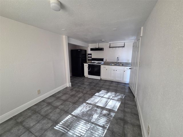 302 71 Street 3, Houston, TX 77011