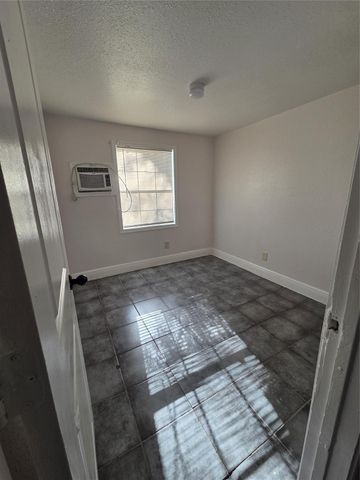 302 71 Street 3, Houston, TX 77011