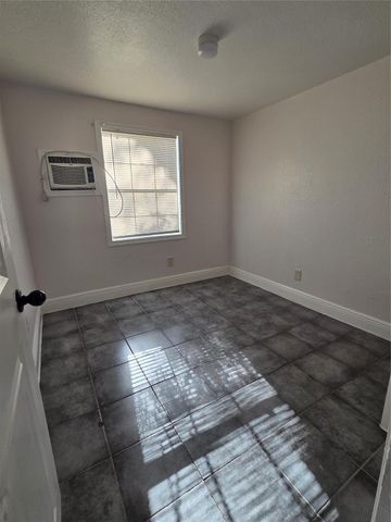 302 71 Street 3, Houston, TX 77011