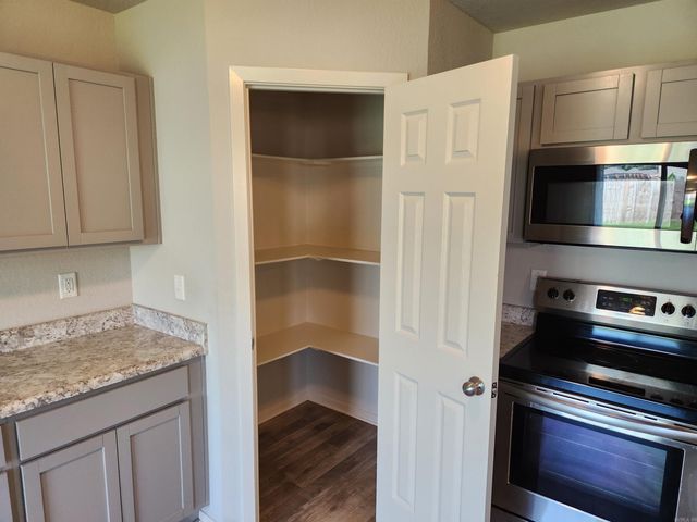 31 Avant Garde Dr, Little Rock, AR 72204