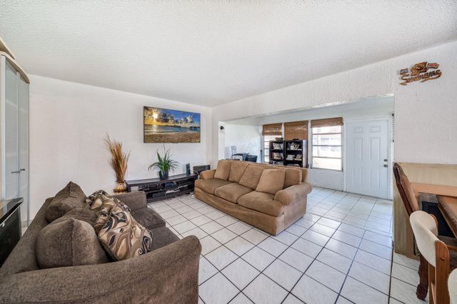 7 Ann Lee Lane, Tamarac, FL 33319