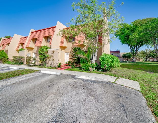 7 Ann Lee Lane, Tamarac, FL 33319