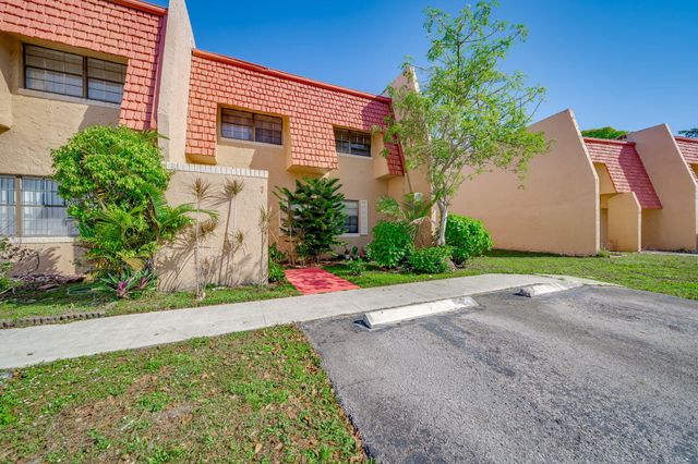 7 Ann Lee Lane, Tamarac, FL 33319