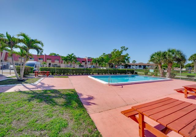 7 Ann Lee Lane, Tamarac, FL 33319