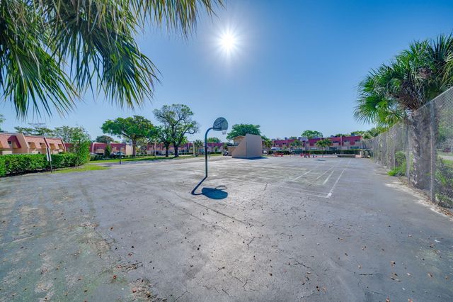 7 Ann Lee Lane, Tamarac, FL 33319