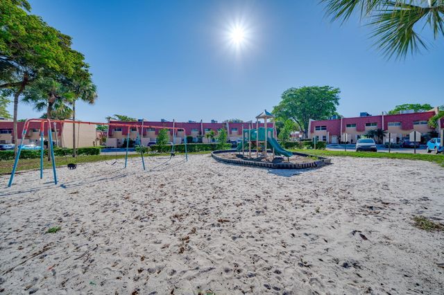 7 Ann Lee Lane, Tamarac, FL 33319