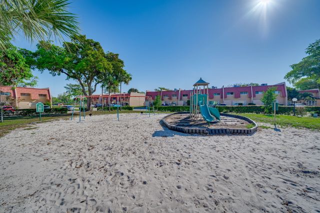 7 Ann Lee Lane, Tamarac, FL 33319