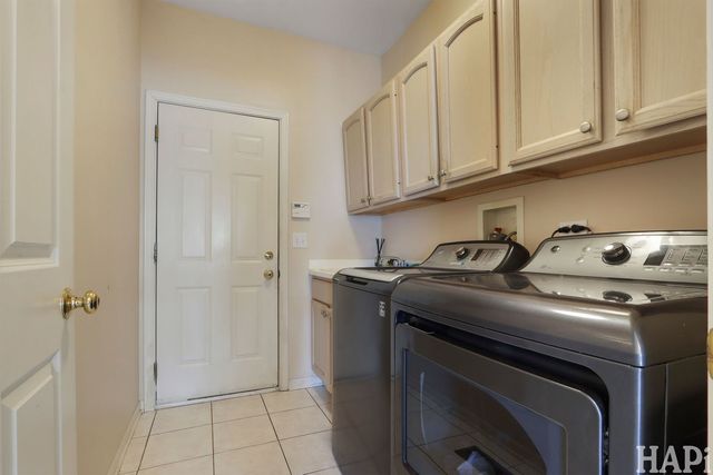 1419 White Oak Lane, Woodstock, IL 60098