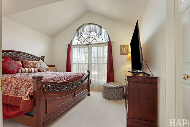 1419 White Oak Lane, Woodstock, IL 60098