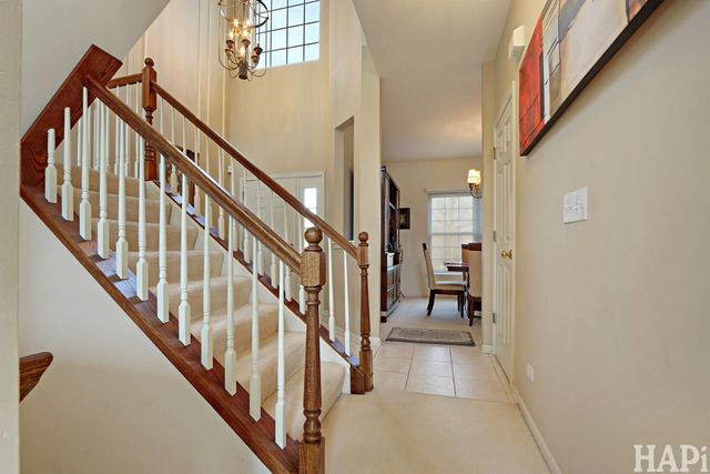 1419 White Oak Lane, Woodstock, IL 60098