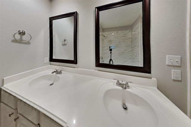 18 Vista Mill Place, Spring, TX 77382