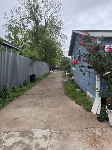 5526 Bunte Street, Houston, TX 77026