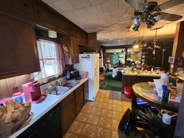 528 County Road 1512, Jacksonville, TX 75766