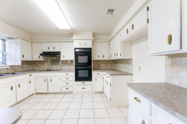 7920 Albany Avenue, Lubbock, TX 79424