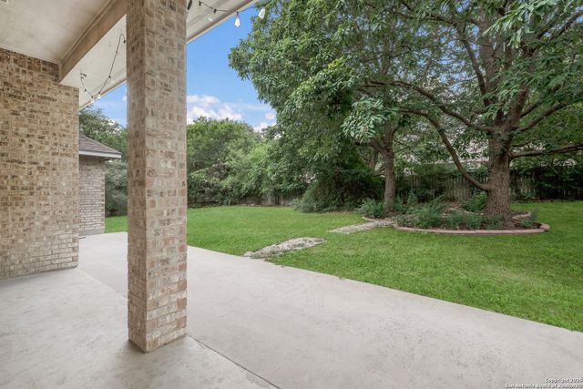 116 River Knl, Castroville, TX 78009