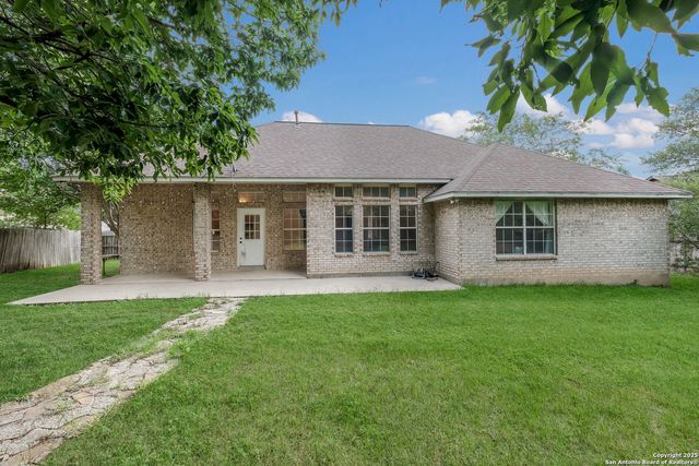 116 River Knl, Castroville, TX 78009